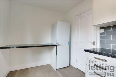 Churchbury Road, Enfield, Middlesex, EN1 3HP - Photo 4