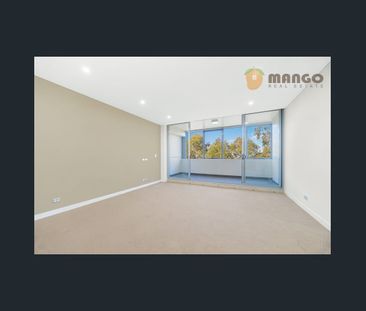 Very Spacious Modern Apartment with a Study at a Quiet Location - Photo 2