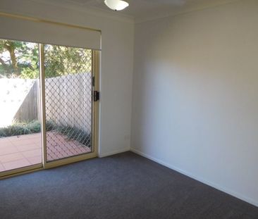 Low set Villa/Townhouse with low maintenance courtyard! Only 4 vill... - Photo 6