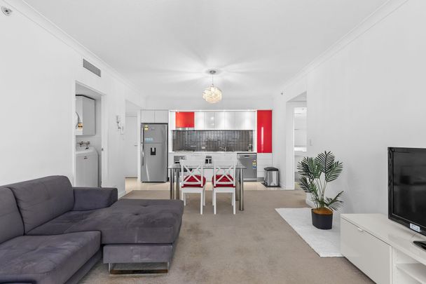 Modern Urban Living in the Heart of Southport - Convenience, Comfort, and Style. - Photo 1