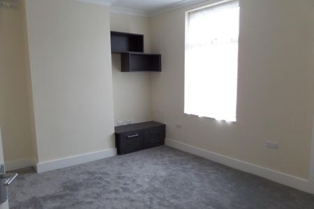 2 bedroom end of terrace house to rent - Photo 4