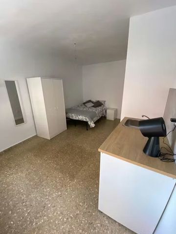 Carrer Joan Lluis Vives, Manises, Valencian Community 46940 - Photo 2