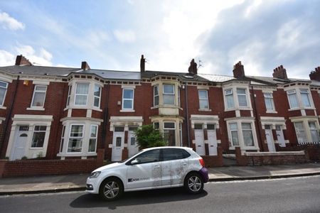 3 Bed - Biddlestone Road, Heaton - Photo 5