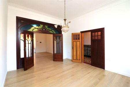 Vernieuwde, karatervolle woning met 4 slpk nabij station - Foto 3