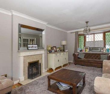 Connaught Drive, Weybridge, KT13 - Photo 1