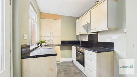 2 bedroom semi-detached house to rent - Photo 5