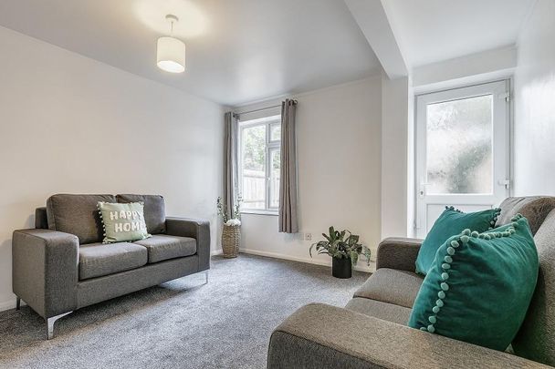 4 bedroom semi-detached house to rent - Photo 1