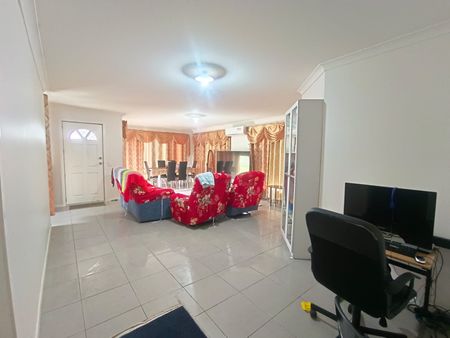Comfort, Space & Convenience in Prime Hamilton Valley Location - Photo 2