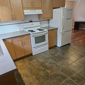 *~*Pet Friendly 2 bed Suite for Rent*~* - Photo 3