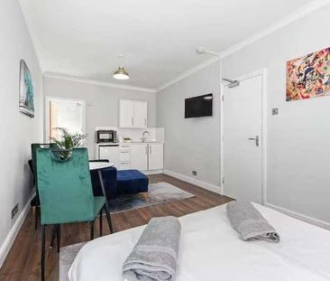 Waverley Road, London, SE18 - Photo 2