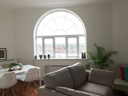2 Bed Flat, Leigham Hall, SW16 - Photo 2