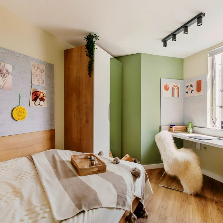 Large En Suite - Photo 1