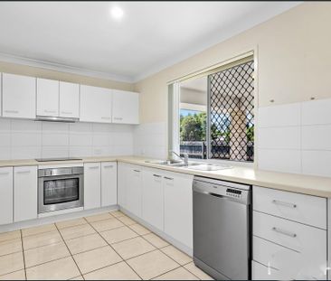 Four Bed Family Home ~ Backs onto Parkland! - Photo 4