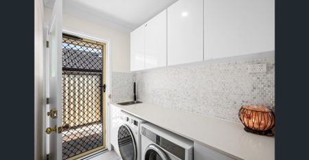 Renovated 4-Bedroom Family Home with Outdoor Entertaining, Solar and Double Garage in Quiet Cul-de-Sac - Photo 3