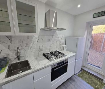 Harrow, HA2 - Photo 6