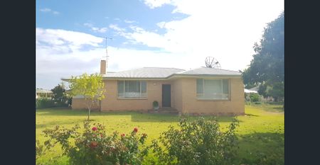 Family-friendly home with converted retreat space - Photo 5