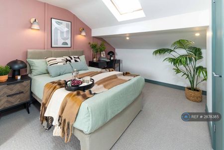 1 bedroom in a house share to rent - Photo 2
