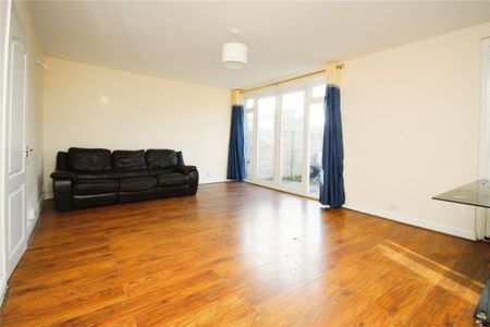 3 bedroom end of terrace house to rent - Photo 2
