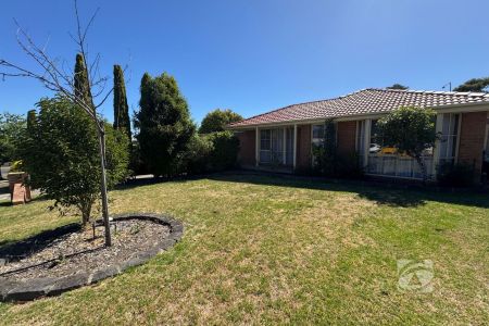 IMPRESSIVE FAMILY HOME IN PRIME LOCATION - Photo 4