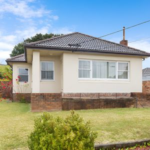 Spacious Family Home - Photo 3