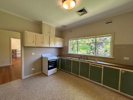 625 Elgar Rd, Mont Albert North VIC 3129 - House For Rent | Domain - Photo 4