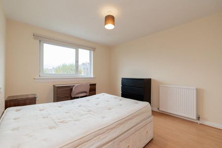 3 bedroom flat to rent - Photo 5