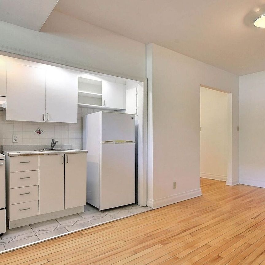 3010 Avenue Van Horne, Montréal, QC - Photo 1