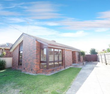 Practical family home in a great location! - Photo 3