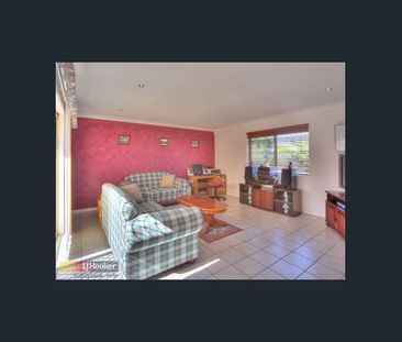 Family-Friendly 5-Bed Home: Modern Living with Nearby Amenities! - Photo 2