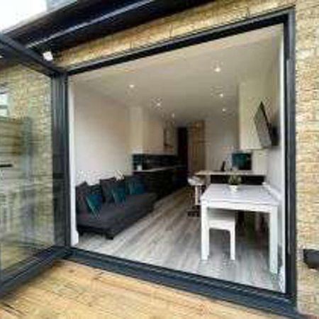 Boundary Road Room 2 - Photo 4