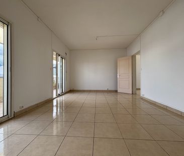 Location Appartement 4 pièces 95m² ST DENIS 97400 - Photo 2