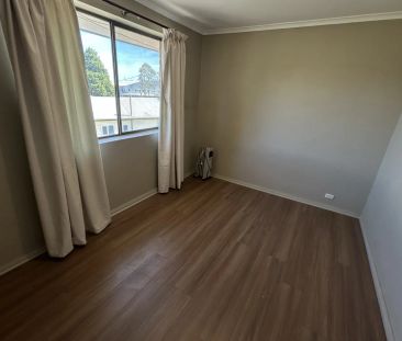 Gippsland Street 3 bedroom unit on 12 month lease. - Photo 3