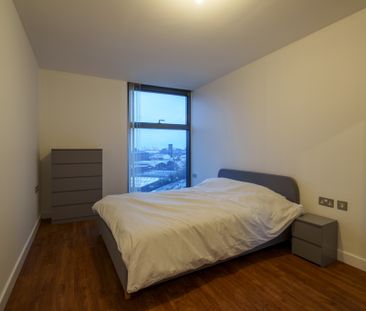 Two-bedroom apartment in the prestigious West Tower, Liverpool - Photo 5