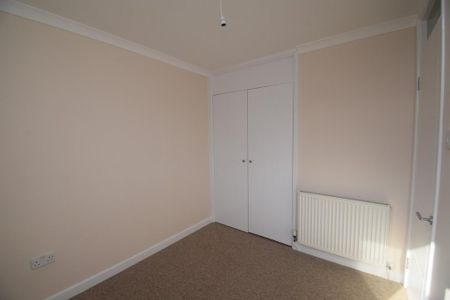 2 bedroom end of terrace house to rent - Photo 5