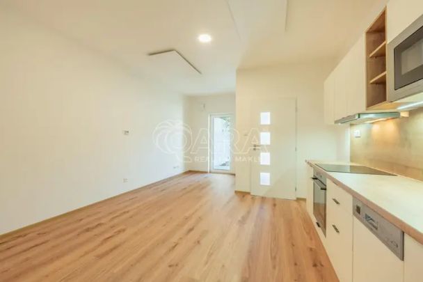 Pronájem moderního 1+kk s terasou po kompletní rekonstrukci Buštěhrad - Fotografie 1