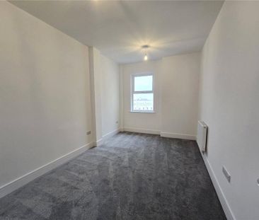 3 bedroom flat to rent - Photo 6