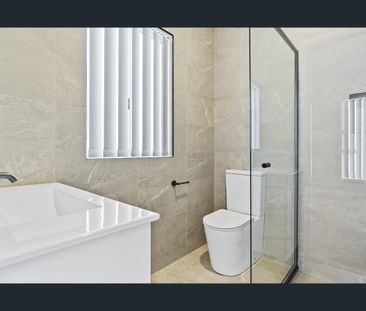 Luxurious Family Living in Wilton! - Photo 4