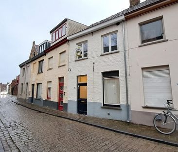 Gerenoveerde rijwoning met koer te huur in Brugge - Photo 2