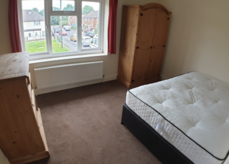 4 bedroom semi-detached house to rent - Photo 3