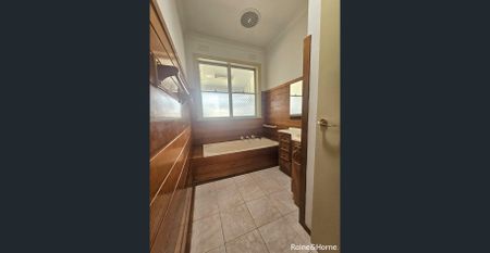 Charming Family Home in the heart of Melton! - Photo 5