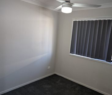 Single Storey Four Bedroom Modern Family Home - Walking Distance to... - Photo 4