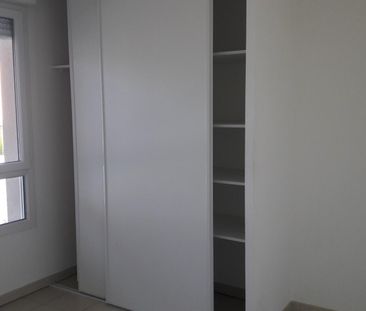 location Appartement T2 DE 42.65m² À ROQUETTES - Photo 3