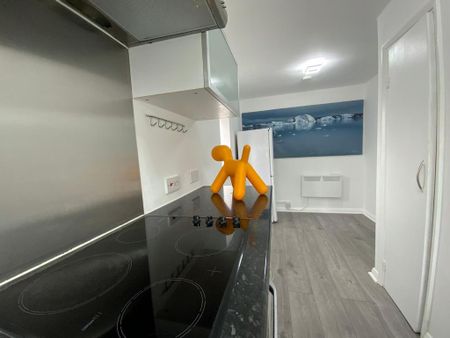 2 bedroom apartment to rent - Photo 4