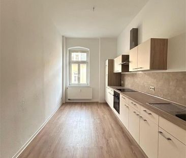 Großzügig geschnittene 2-Zimmer-Wohnung mit Einbauküche - Photo 4