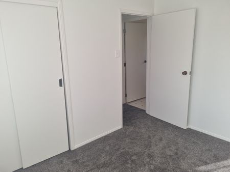 Two Bedroom Townhouse/Unit - Photo 5
