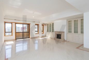 Apartamento T4 em Lisboa