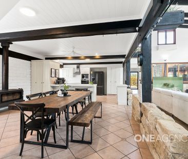 EXPANSIVE FAMILY LIVING WITH CAPTIVATING WATER VIEWS - Photo 3