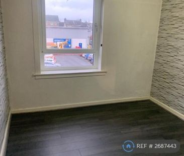 3 bedroom flat to rent - Photo 3