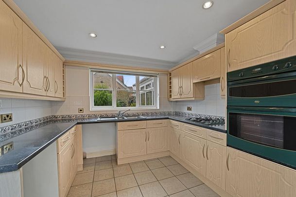 4 bedroom detached house to rent - Photo 1