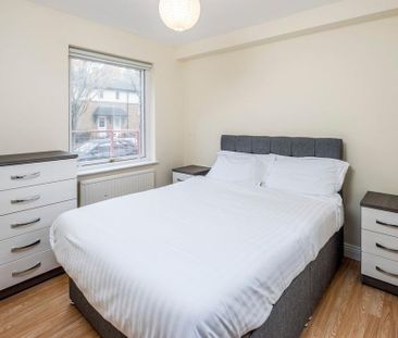 1 bedroom in a flat share to rent - Photo 2